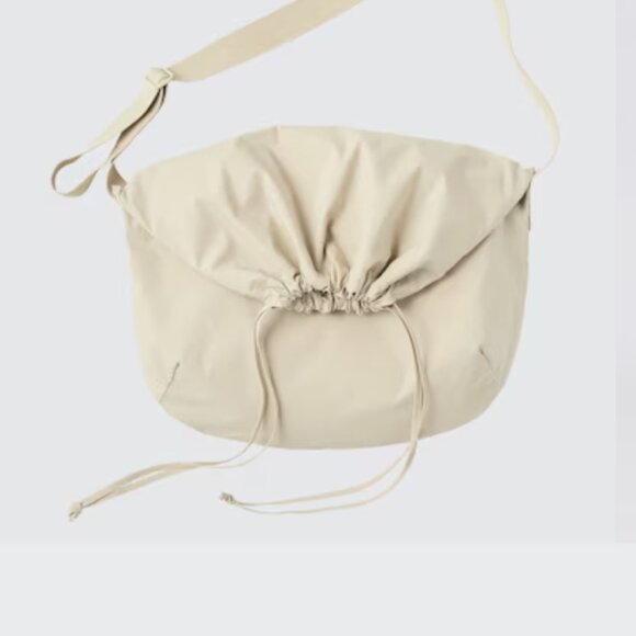 UNIQLO U Drawstring Shoulder Bag in Natural - Picture 1 of 6